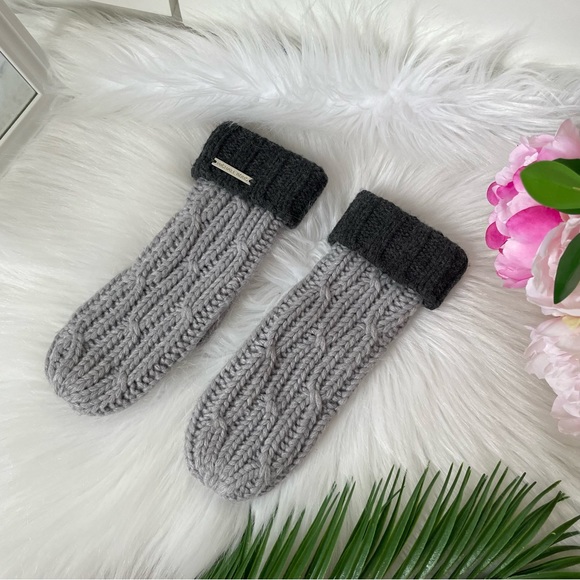 Michael Kors Gloves - Picture 3 of 9